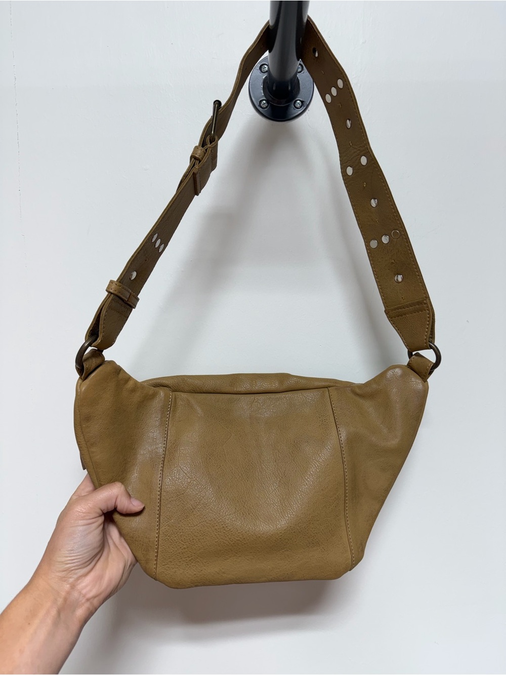 Free People Tan Leather Slouchy Shoulder Bag Studded Boho Western - Picture 5 of 5